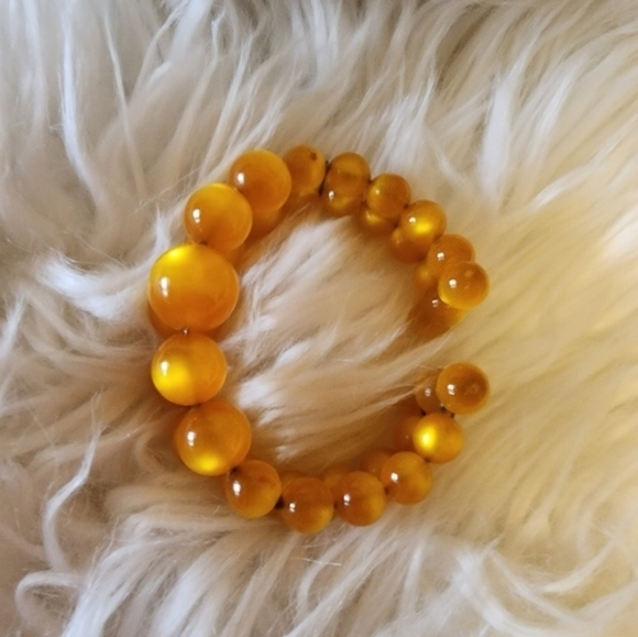 Vintage moonlight‎ Lucite wire strung bracelet - Picture 3 of 6